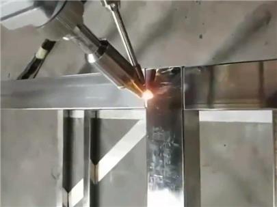 激光焊接机焊接的工件出现焊缝偏斜的原因